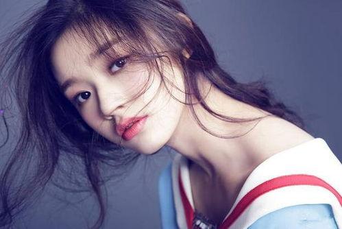 娱乐吃瓜艺人出道前改名,揭秘艺人出道前改名背后的故事